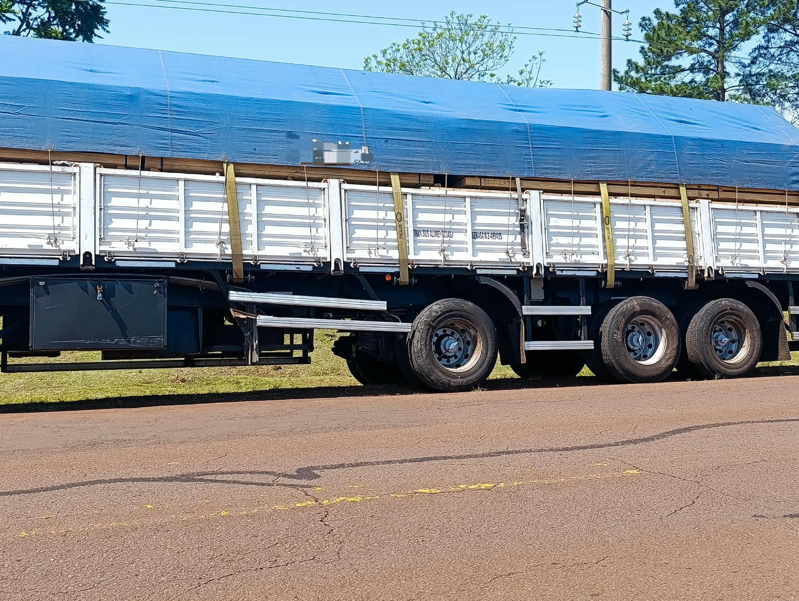 Un auto chocó con un camión sobre la Ruta Provincial 5 en Panambí 2